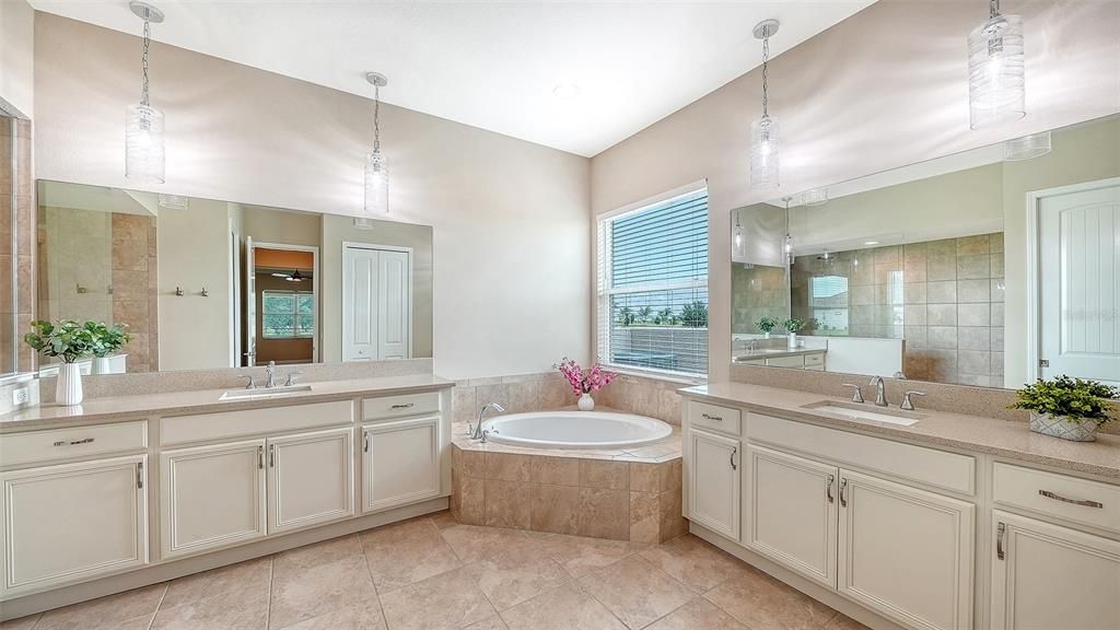 For Sale: $1,998,000 (4 beds, 3 baths, 3696 Square Feet)