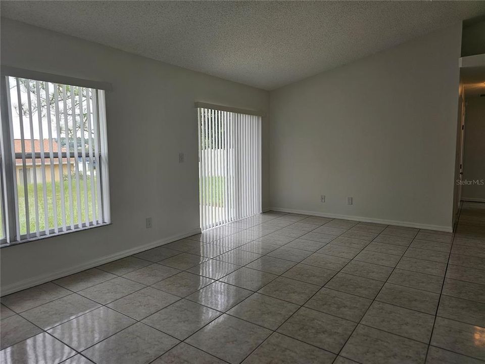 For Rent: $2,025 (3 beds, 2 baths, 1294 Square Feet)