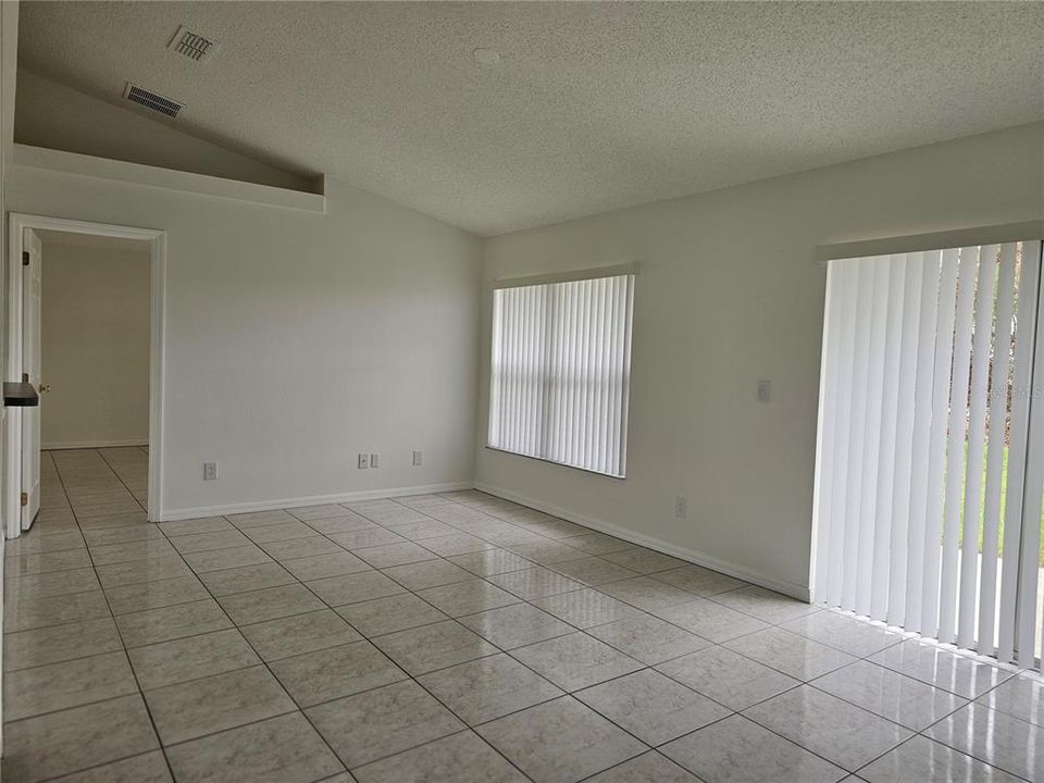 For Rent: $2,025 (3 beds, 2 baths, 1294 Square Feet)