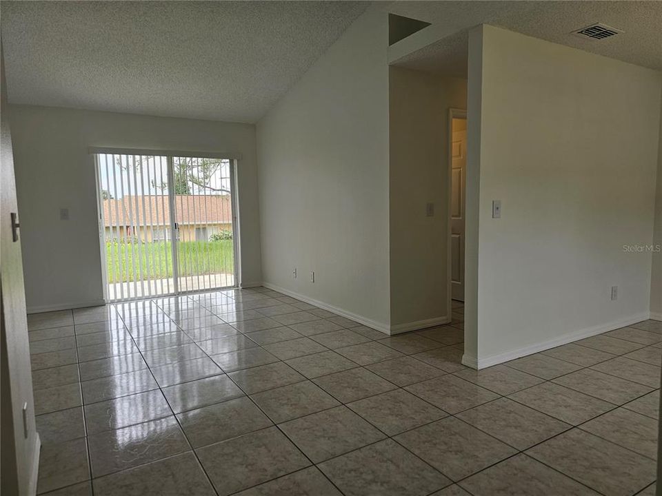 For Rent: $2,025 (3 beds, 2 baths, 1294 Square Feet)