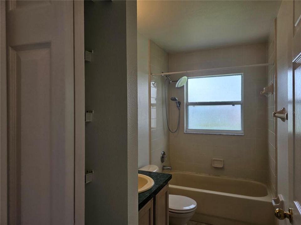 For Rent: $2,025 (3 beds, 2 baths, 1294 Square Feet)