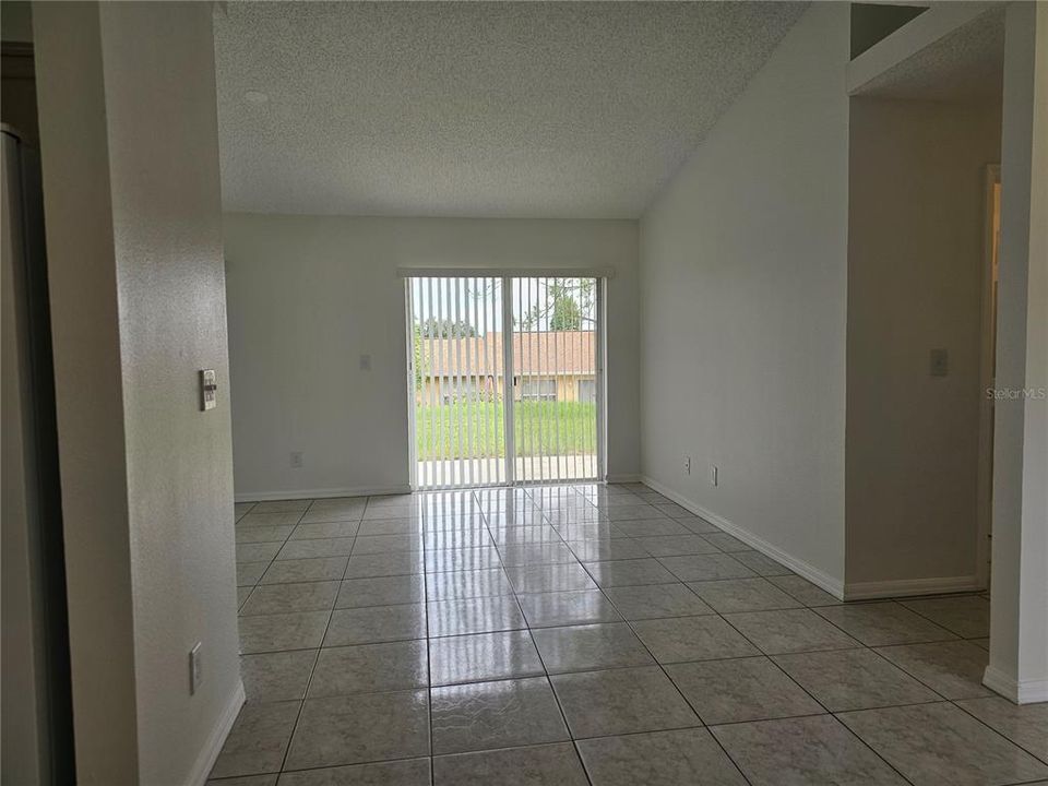 For Rent: $2,025 (3 beds, 2 baths, 1294 Square Feet)