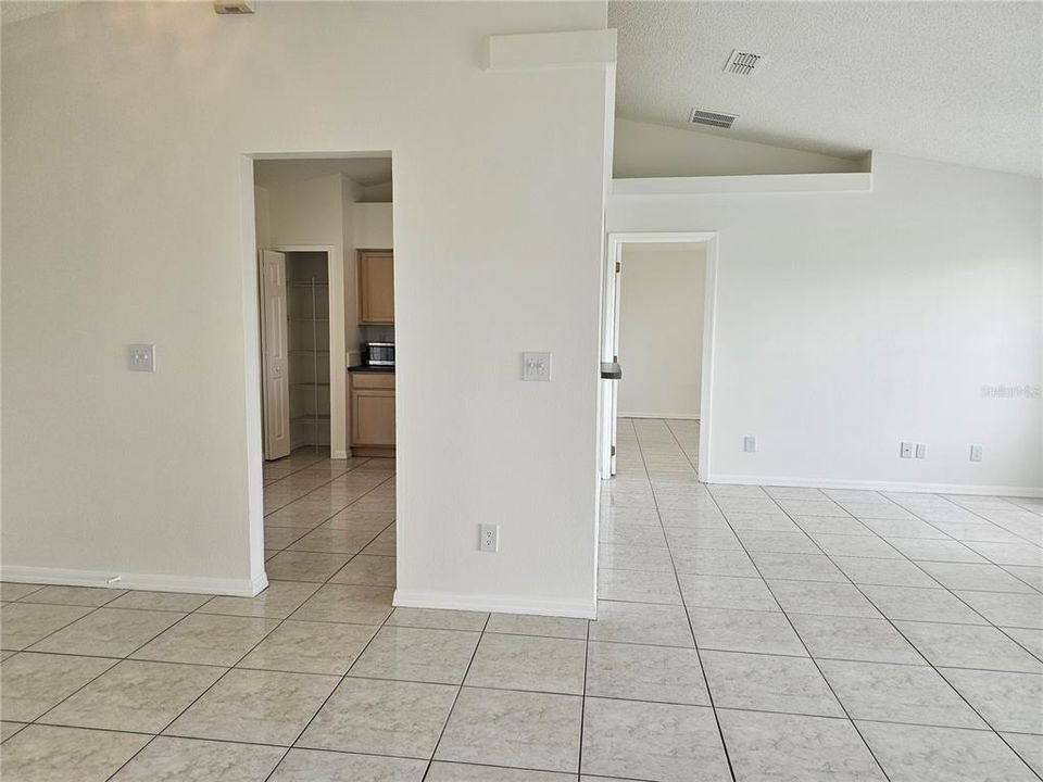 For Rent: $2,025 (3 beds, 2 baths, 1294 Square Feet)