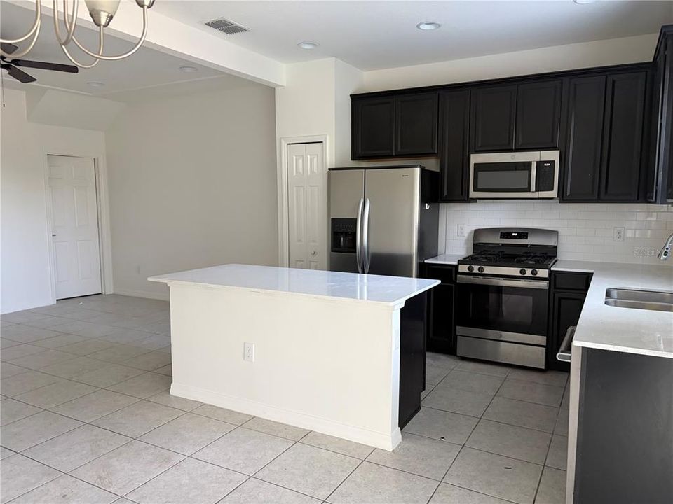 For Sale: $326,000 (3 beds, 2 baths, 1774 Square Feet)
