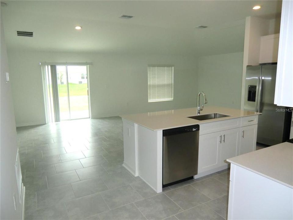 For Rent: $2,099 (3 beds, 2 baths, 1560 Square Feet)