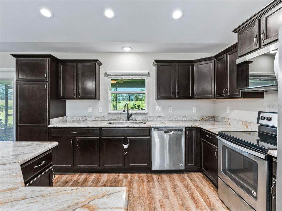 En Venta: $385,000 (3 camas, 2 baños, 1701 Pies cuadrados)
