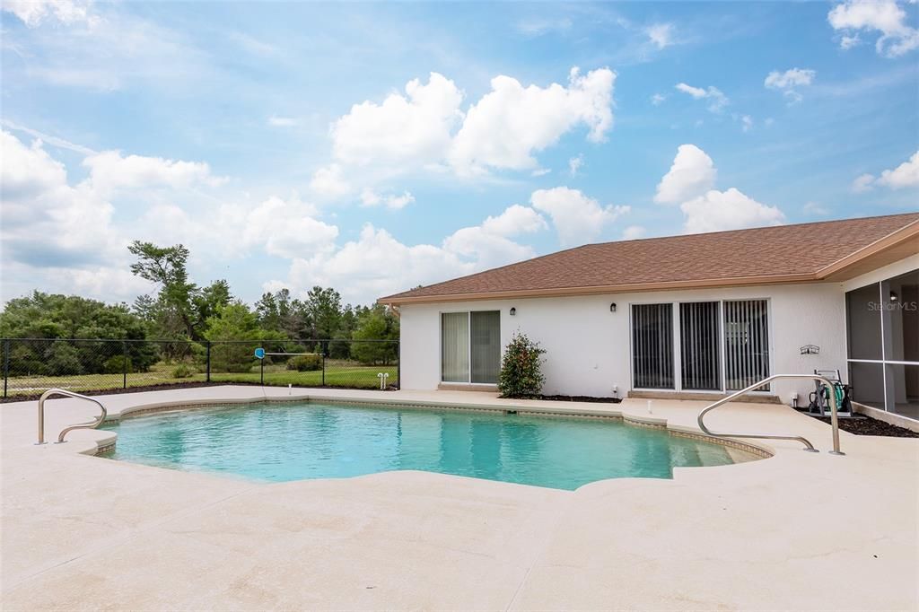 For Sale: $900,000 (5 beds, 4 baths, 4012 Square Feet)