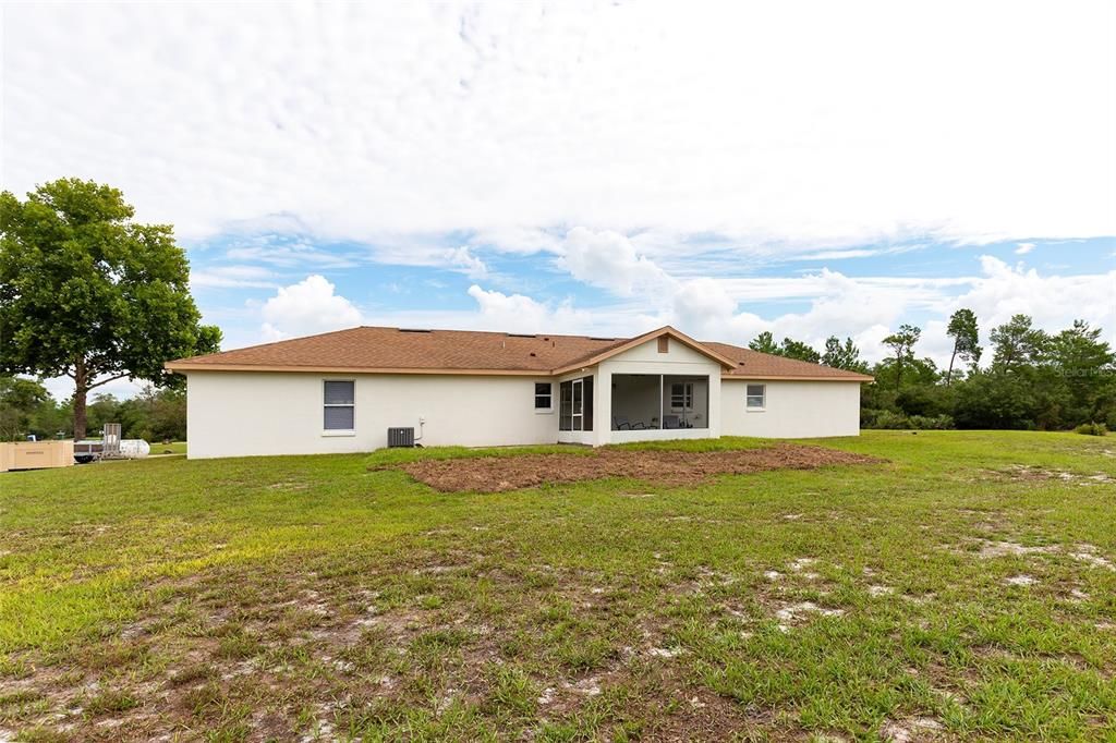 For Sale: $900,000 (5 beds, 4 baths, 4012 Square Feet)