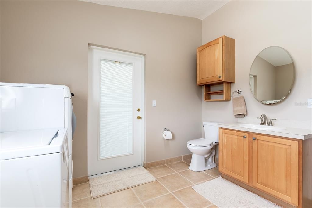 For Sale: $900,000 (5 beds, 4 baths, 4012 Square Feet)