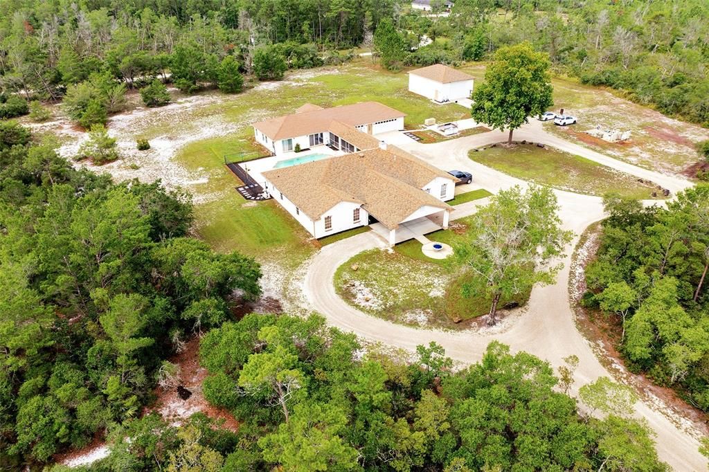 For Sale: $900,000 (5 beds, 4 baths, 4012 Square Feet)