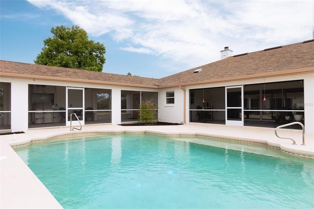 For Sale: $900,000 (5 beds, 4 baths, 4012 Square Feet)