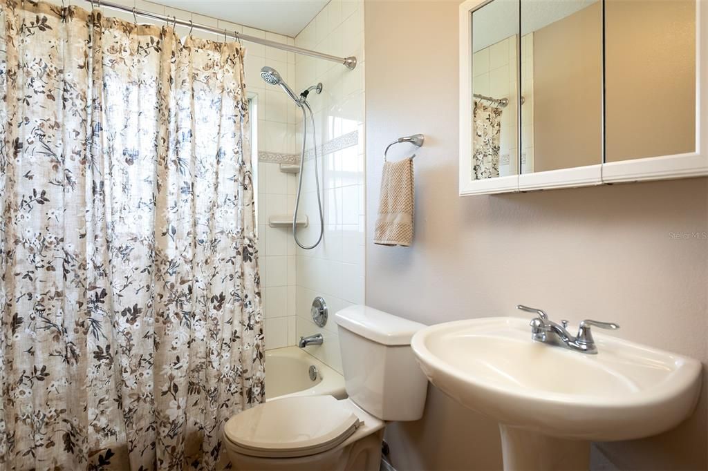 For Sale: $900,000 (5 beds, 4 baths, 4012 Square Feet)