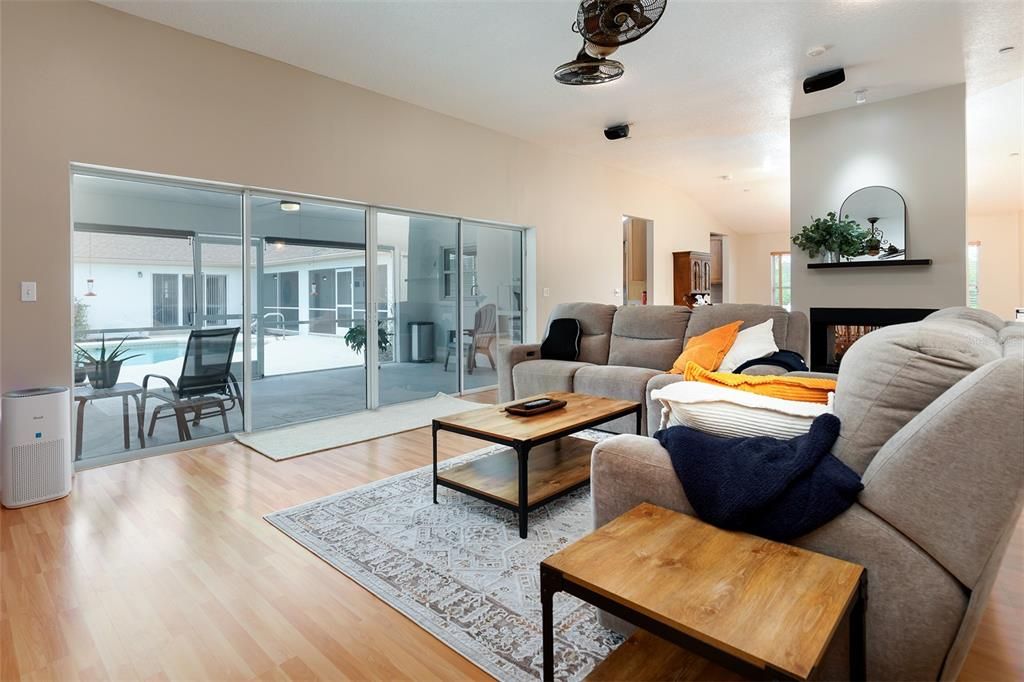 For Sale: $900,000 (5 beds, 4 baths, 4012 Square Feet)