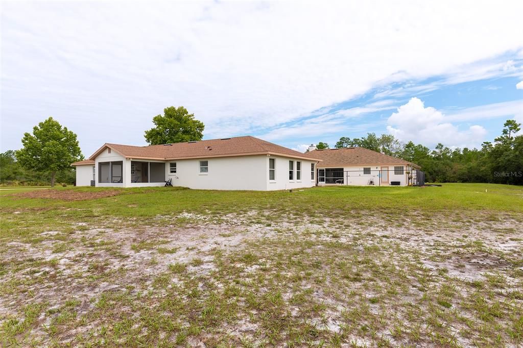 For Sale: $900,000 (5 beds, 4 baths, 4012 Square Feet)