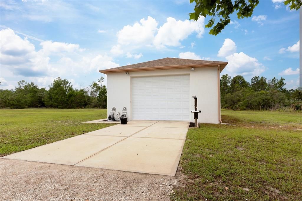 For Sale: $900,000 (5 beds, 4 baths, 4012 Square Feet)