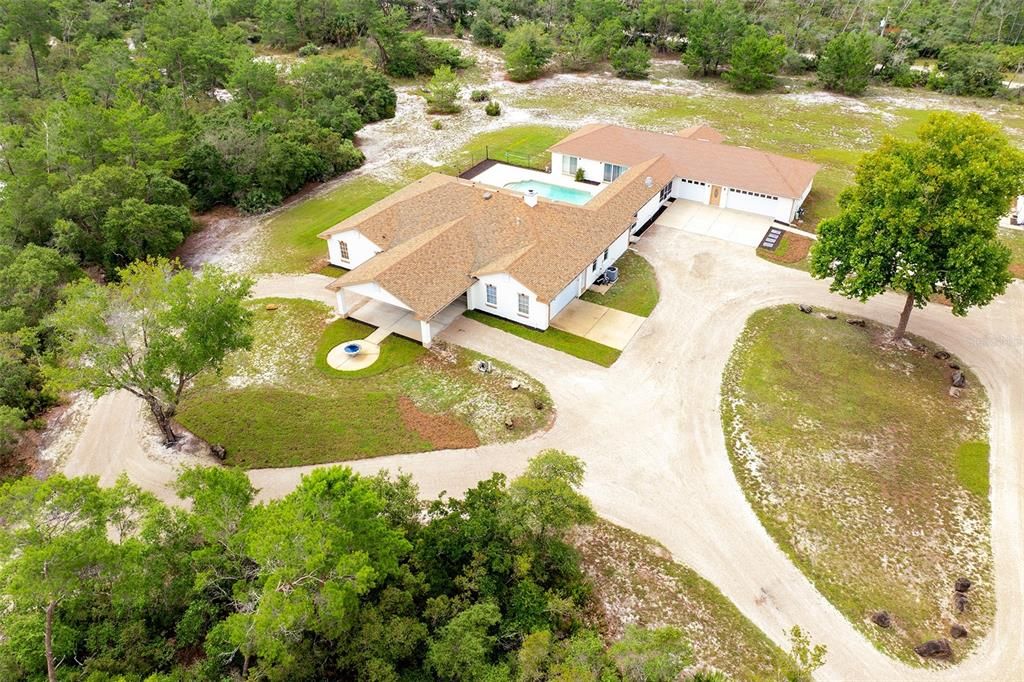 For Sale: $900,000 (5 beds, 4 baths, 4012 Square Feet)