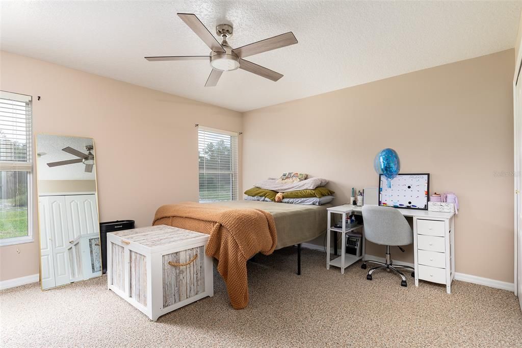 For Sale: $900,000 (5 beds, 4 baths, 4012 Square Feet)
