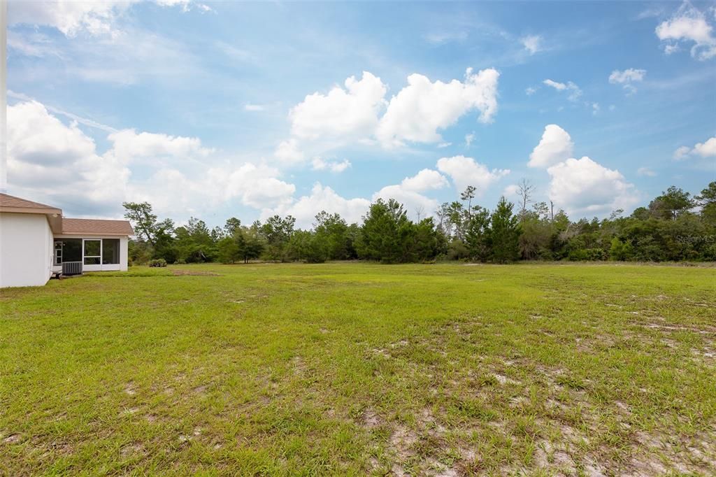 For Sale: $900,000 (5 beds, 4 baths, 4012 Square Feet)