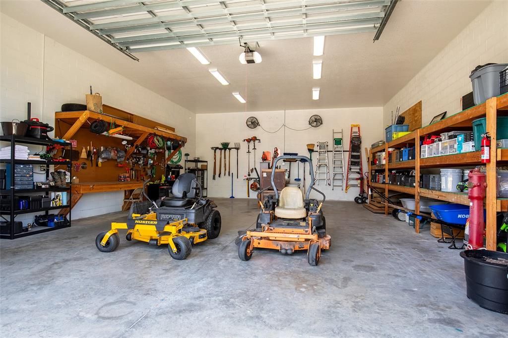 For Sale: $900,000 (5 beds, 4 baths, 4012 Square Feet)