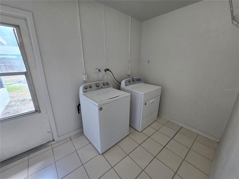 В аренду: $1,795 (2 спален, 1 ванн, 1262 Квадратных фут)