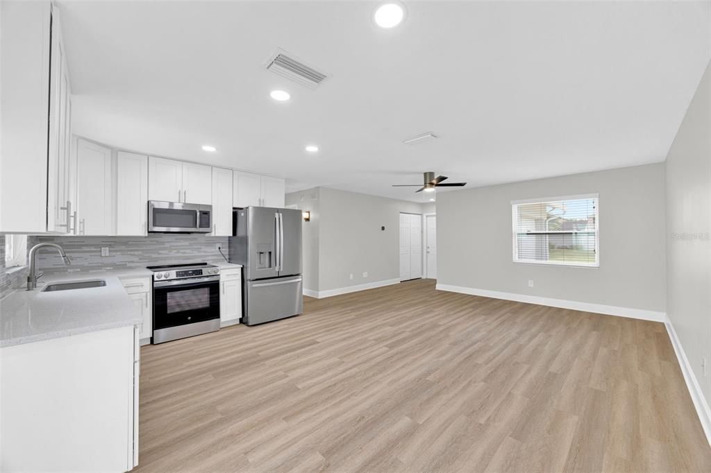 На продажу: $399,900 (3 спален, 2 ванн, 1064 Квадратных фут)