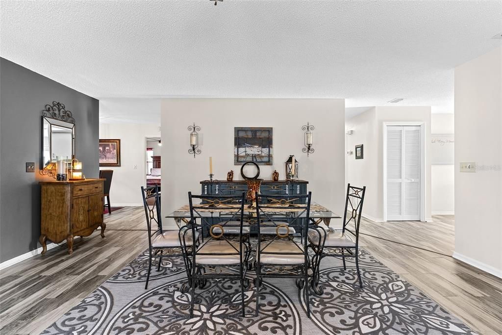 На продажу: $299,000 (2 спален, 2 ванн, 1857 Квадратных фут)
