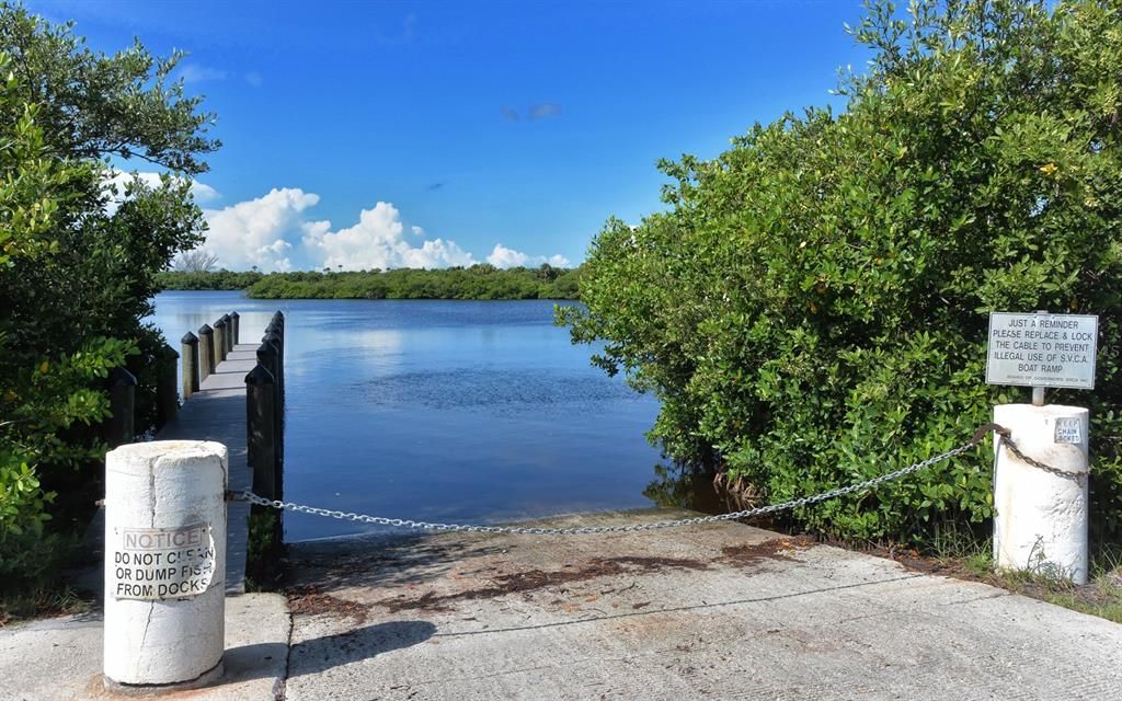 For Sale: $309,999 (2 beds, 2 baths, 905 Square Feet)