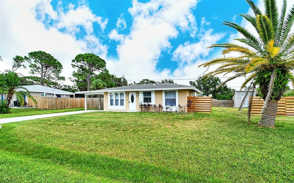 For Sale: $309,999 (2 beds, 2 baths, 905 Square Feet)