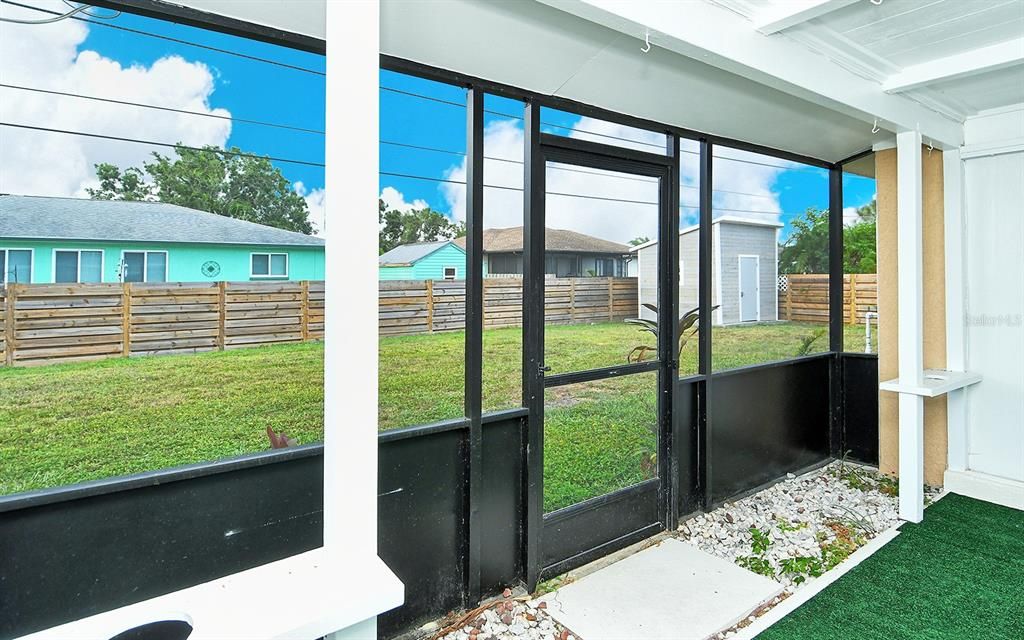 For Sale: $309,999 (2 beds, 2 baths, 905 Square Feet)