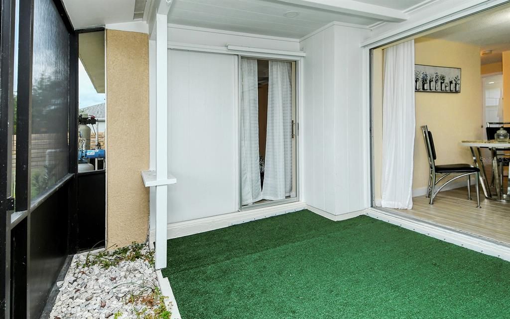 For Sale: $309,999 (2 beds, 2 baths, 905 Square Feet)