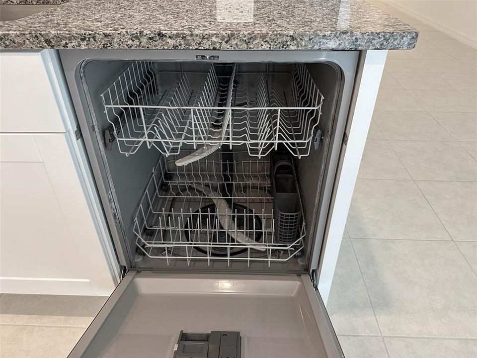 В аренду: $2,100 (3 спален, 2 ванн, 1634 Квадратных фут)