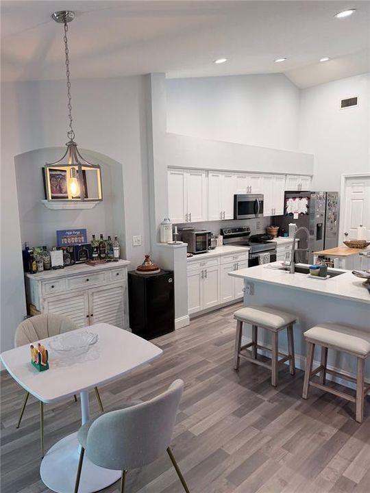 For Rent: $3,995 (4 beds, 2 baths, 2102 Square Feet)