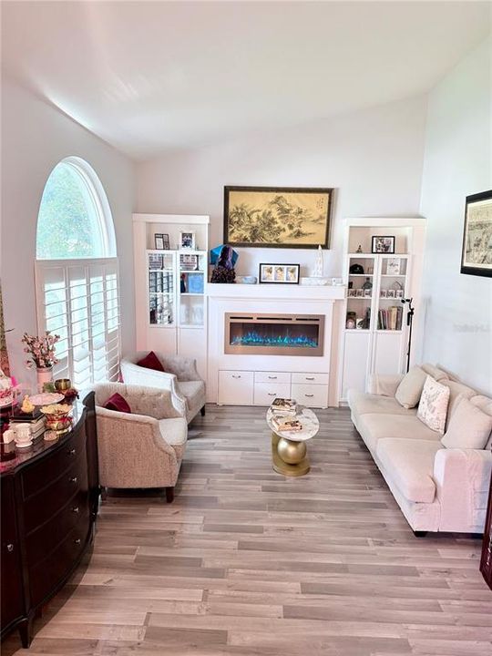 For Rent: $3,995 (4 beds, 2 baths, 2102 Square Feet)