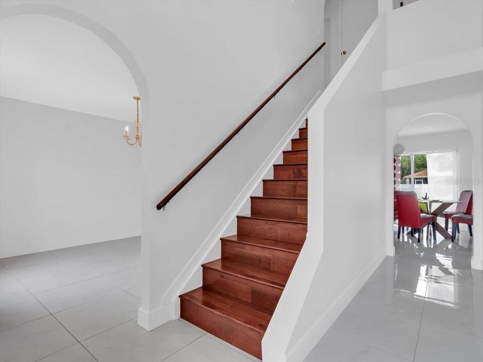 For Sale: $375,000 (4 beds, 2 baths, 2208 Square Feet)