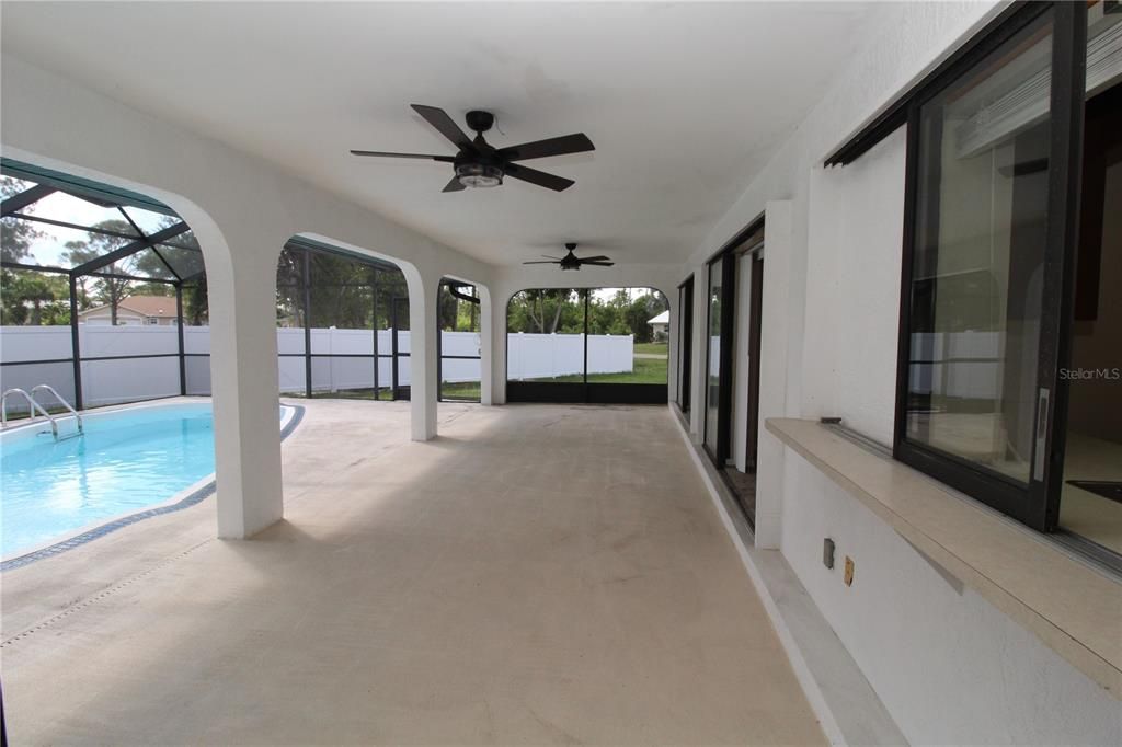 En Venta: $524,900 (4 camas, 3 baños, 2479 Pies cuadrados)