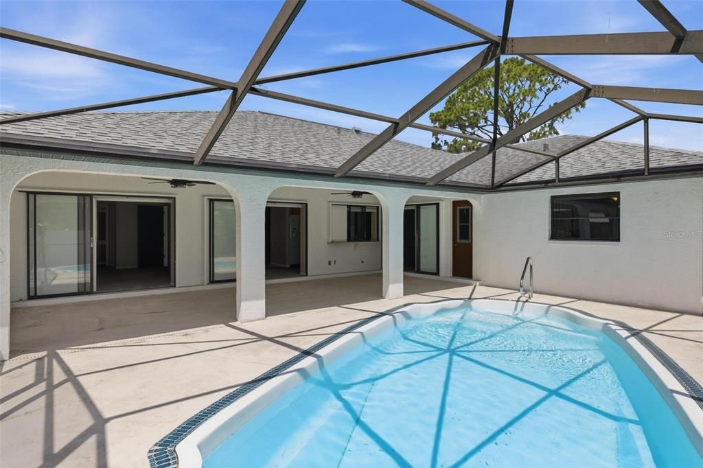 En Venta: $524,900 (4 camas, 3 baños, 2479 Pies cuadrados)