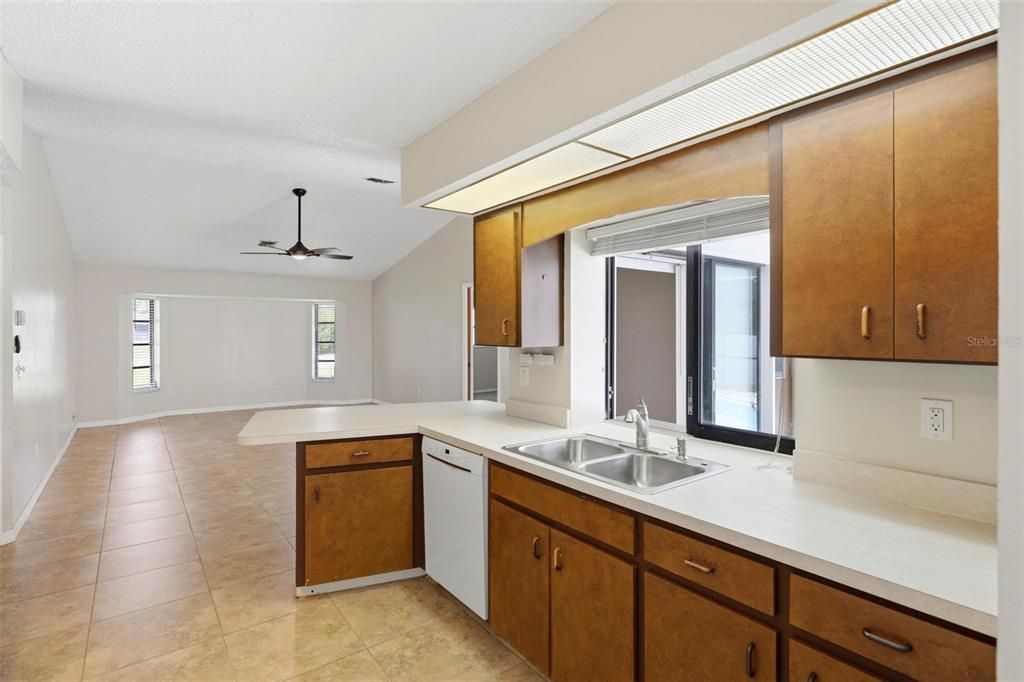 En Venta: $524,900 (4 camas, 3 baños, 2479 Pies cuadrados)