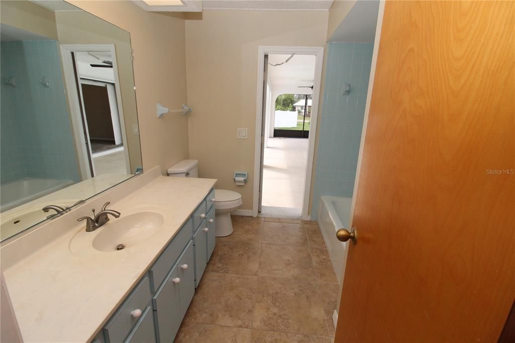 En Venta: $524,900 (4 camas, 3 baños, 2479 Pies cuadrados)