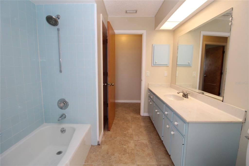 En Venta: $524,900 (4 camas, 3 baños, 2479 Pies cuadrados)