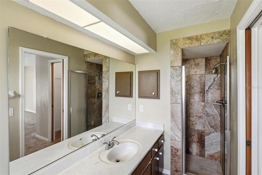 En Venta: $524,900 (4 camas, 3 baños, 2479 Pies cuadrados)