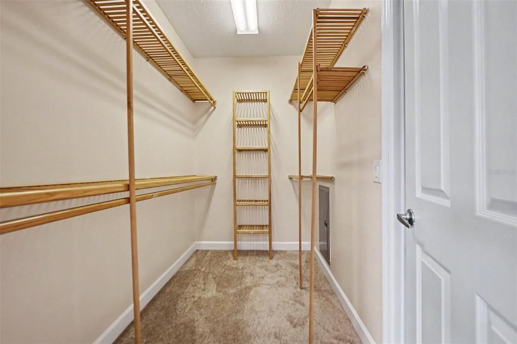 For Sale: $1,149,000 (5 beds, 4 baths, 3672 Square Feet)