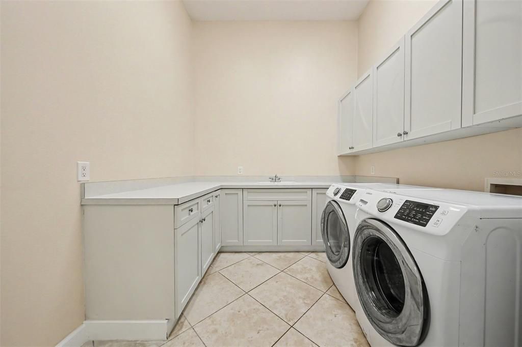 For Sale: $1,149,000 (5 beds, 4 baths, 3672 Square Feet)