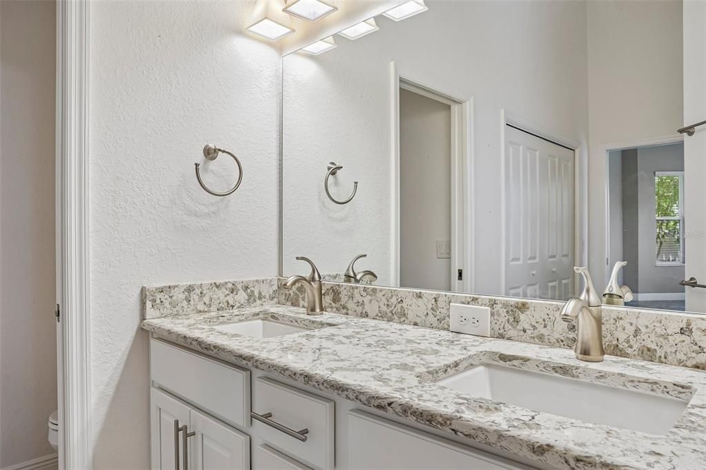 На продажу: $385,000 (3 спален, 2 ванн, 2003 Квадратных фут)