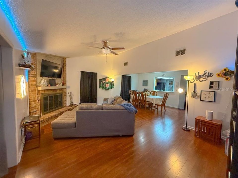 For Rent: $1,850 (3 beds, 2 baths, 1520 Square Feet)