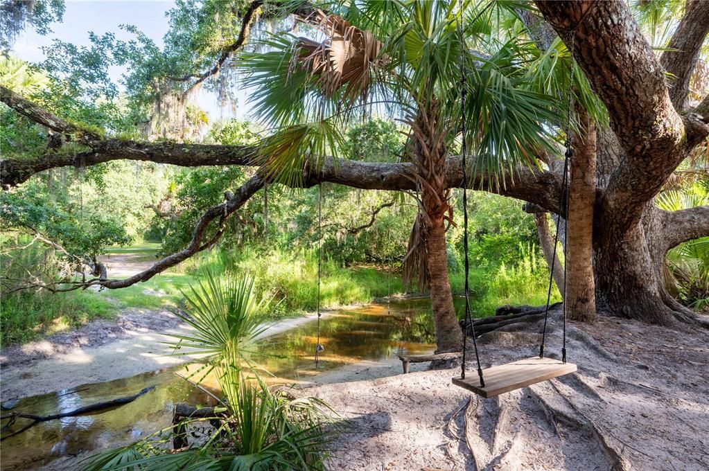 На продажу: $349,000 (7.15 acres)