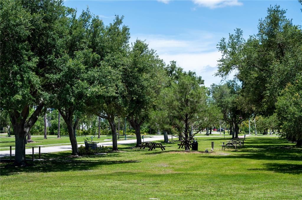 На продажу: $349,000 (7.15 acres)