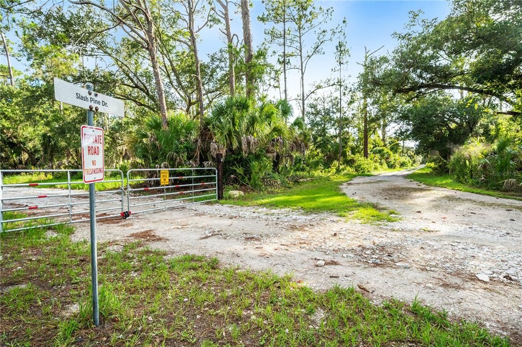На продажу: $349,000 (7.15 acres)