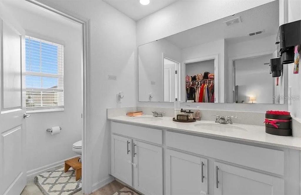 For Rent: $3,100 (6 beds, 3 baths, 2614 Square Feet)