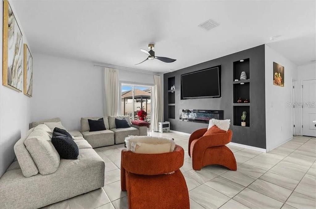 For Rent: $3,100 (6 beds, 3 baths, 2614 Square Feet)