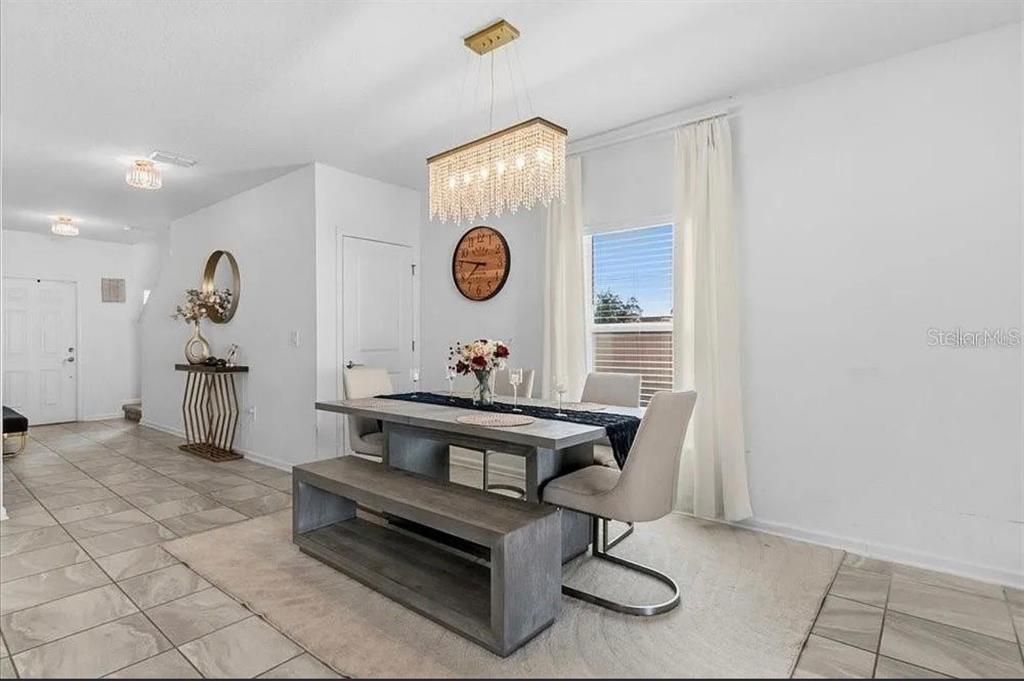 For Rent: $3,100 (6 beds, 3 baths, 2614 Square Feet)